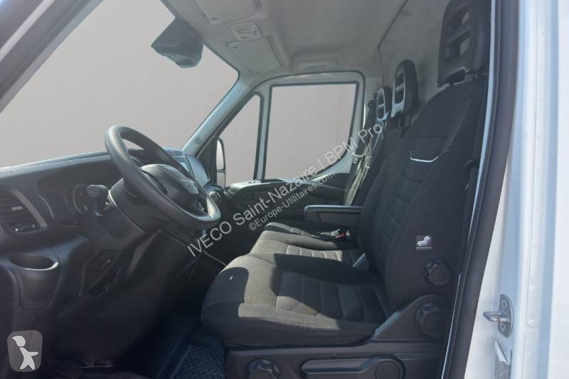 Véhicule utilitaire Iveco 35S14V12