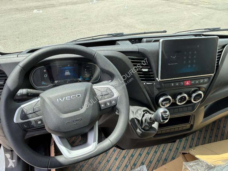 Véhicule utilitaire Iveco 35C16