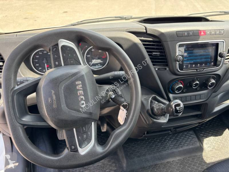 Véhicule utilitaire Iveco 35C16