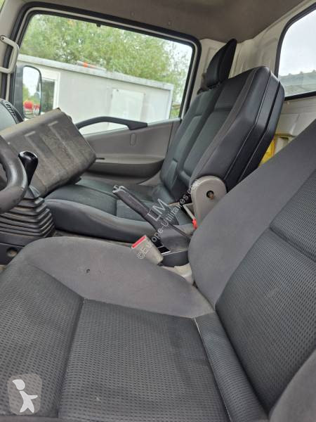 Véhicule utilitaire Nissan