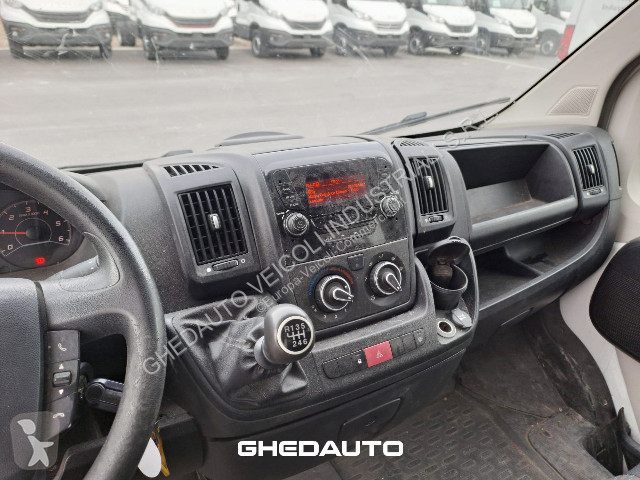 Véhicule utilitaire Peugeot BOXER DOPPIA CABINA...