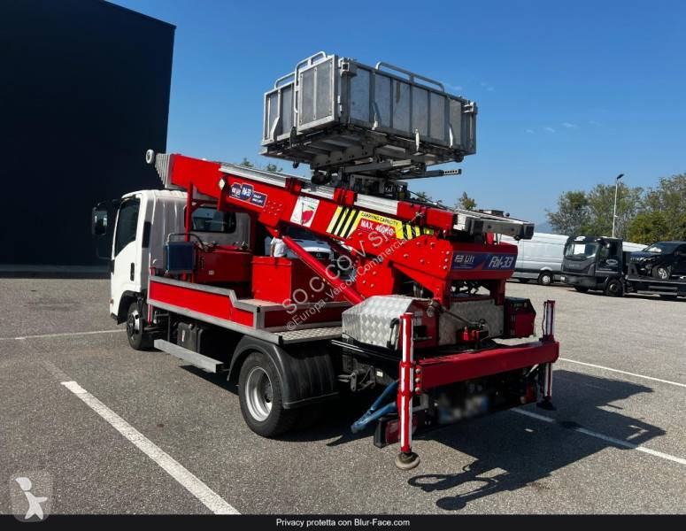 Véhicule utilitaire Isuzu