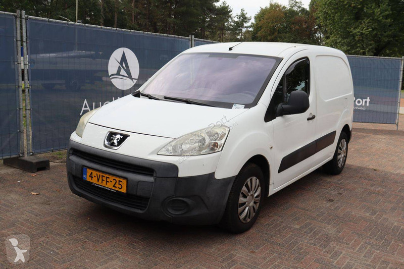 Véhicule utilitaire Peugeot 120 L1 1.6HDIF...