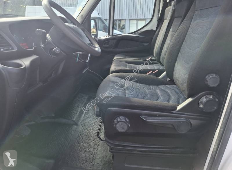 Véhicule utilitaire Iveco 35S14V12