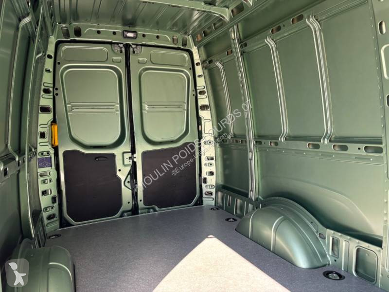 Véhicule utilitaire Iveco 35S16