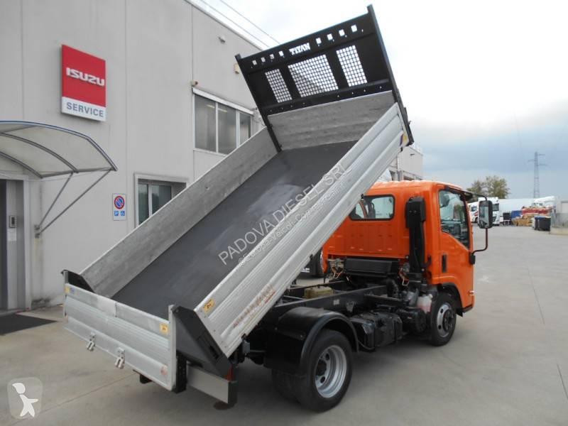 Véhicule utilitaire Isuzu
