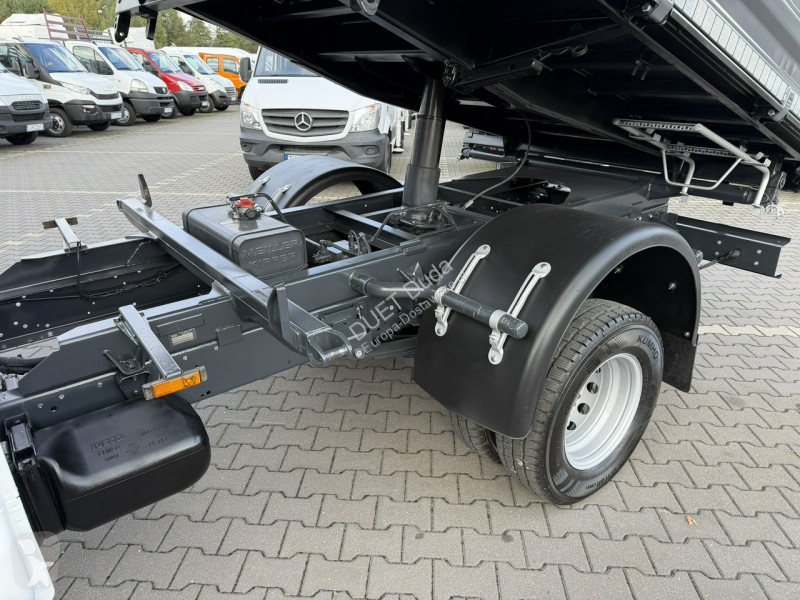 Véhicule utilitaire Iveco 70C18 V H