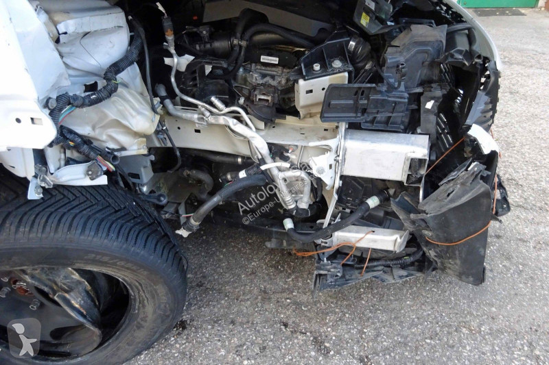 Užitkové vozidlo Peugeot 1,2 HYBRID 136 BVA