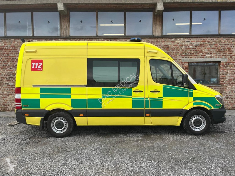 Véhicule utilitaire Mercedes L2H2 Ambulance 316...
