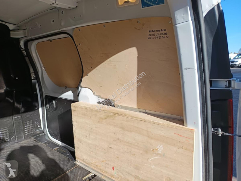 Véhicule utilitaire Renault DCI 95 CONFORT