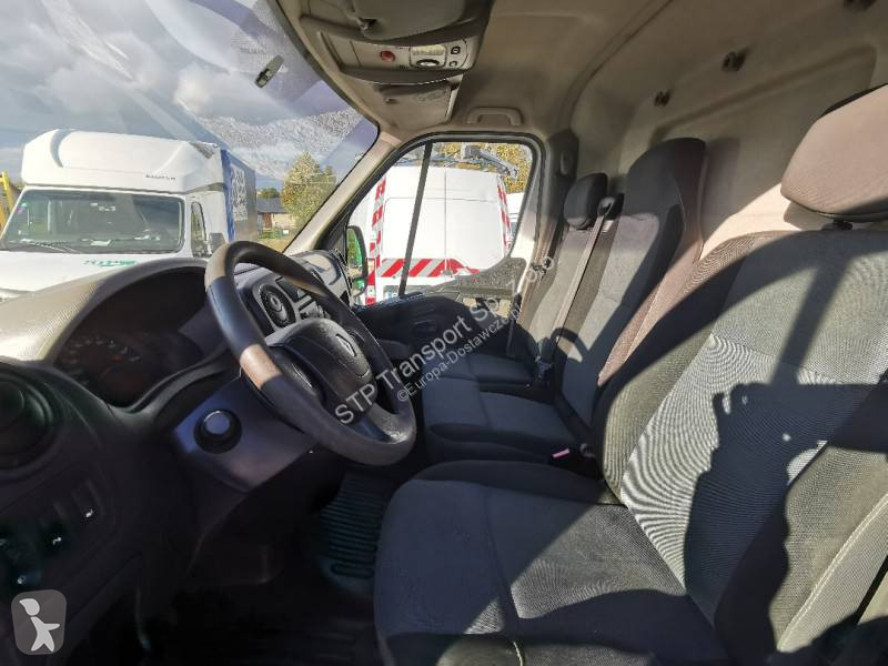 Véhicule utilitaire Renault 2.3 DCI 125