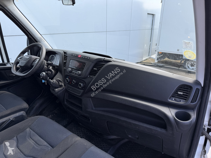 Véhicule utilitaire Iveco 35C14 2.3