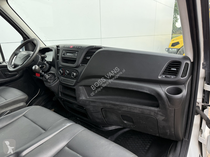 Véhicule utilitaire Iveco 35C12 2.3