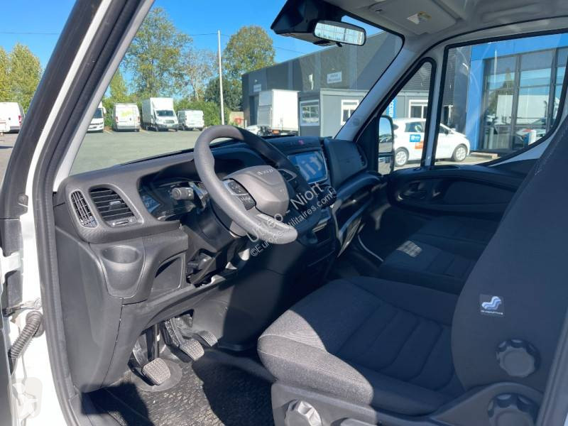 Véhicule utilitaire Iveco 35C16