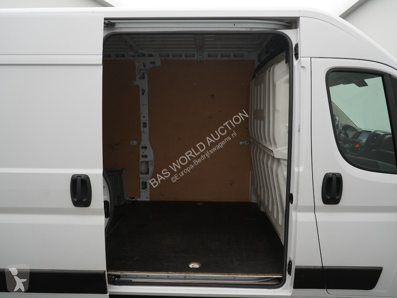 Véhicule utilitaire Opel 140PK