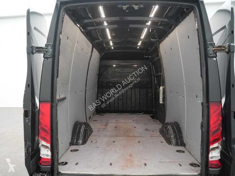 Véhicule utilitaire Iveco 35S14