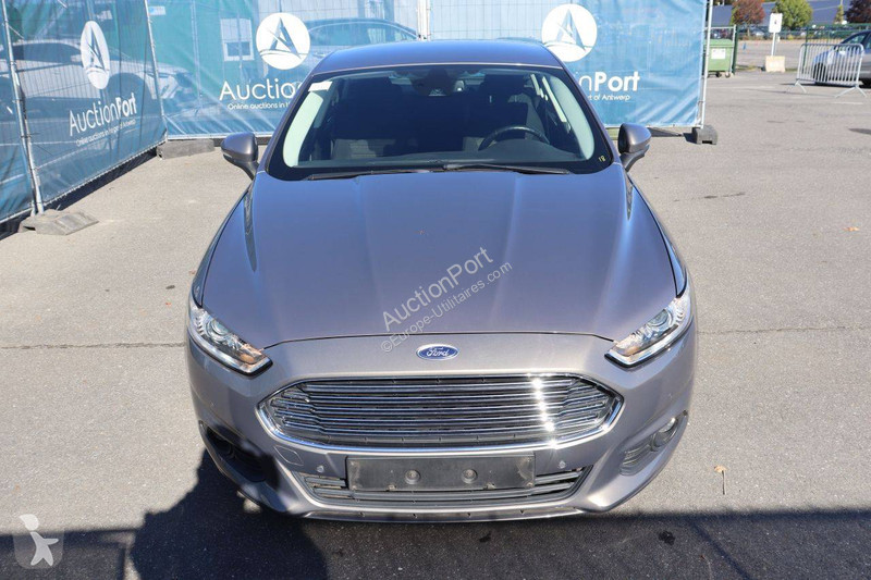 Véhicule utilitaire Ford