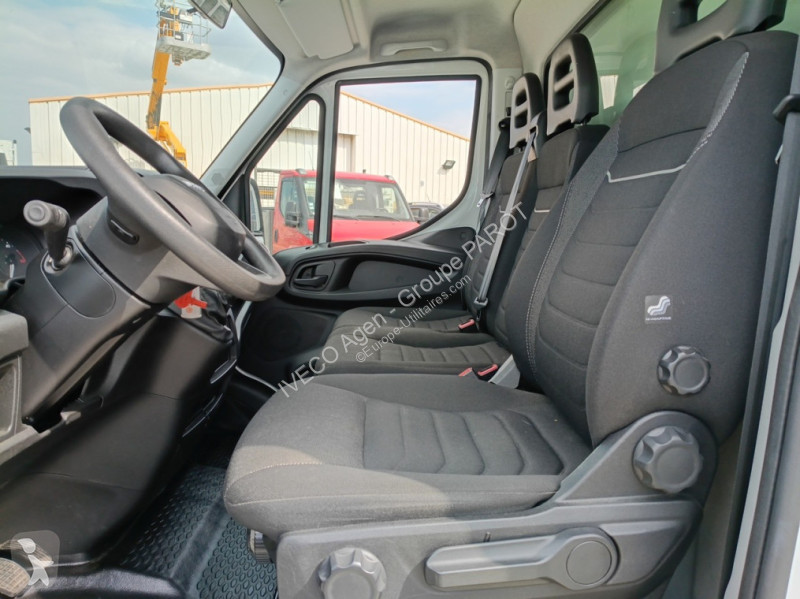 Véhicule utilitaire Iveco 35C16H empattement...