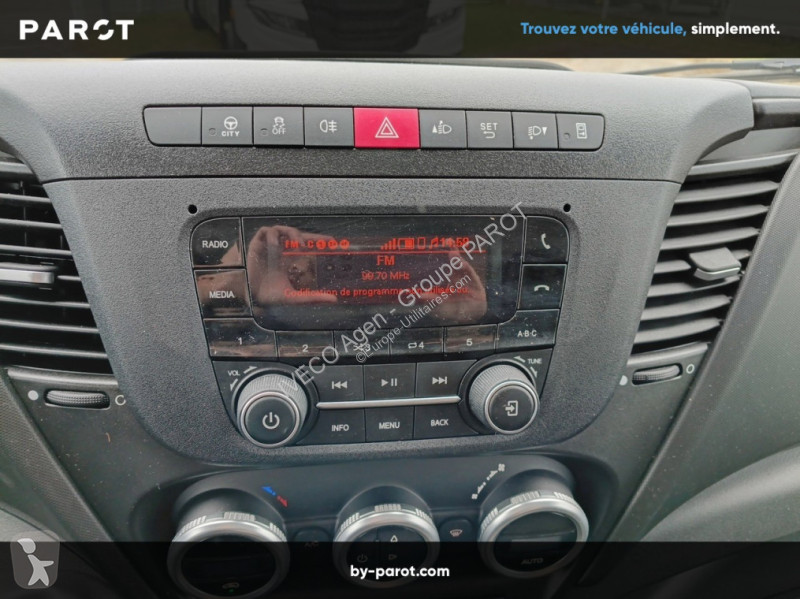 Véhicule utilitaire Iveco 35S14 V12