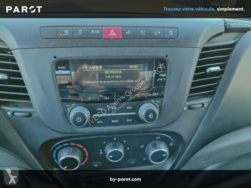 Véhicule utilitaire Iveco 35C18H empattement...