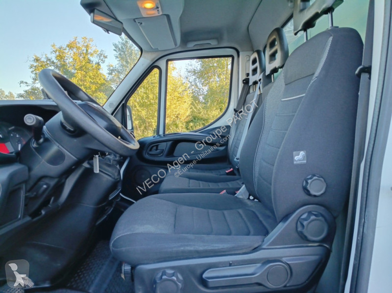 Véhicule utilitaire Iveco 35C16H empattement...