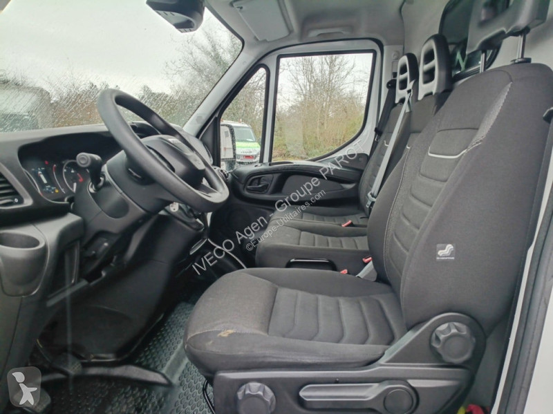 Véhicule utilitaire Iveco 35S16 V16