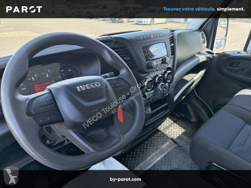 Véhicule utilitaire Iveco 35S14 V12