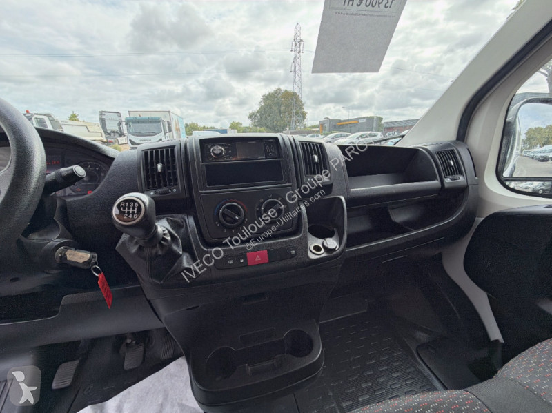 Véhicule utilitaire Citroën 30 L2H2 2.2 BlueHDi...
