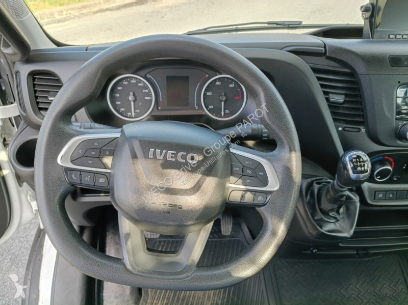 Véhicule utilitaire Iveco 35C14 empattement 3750