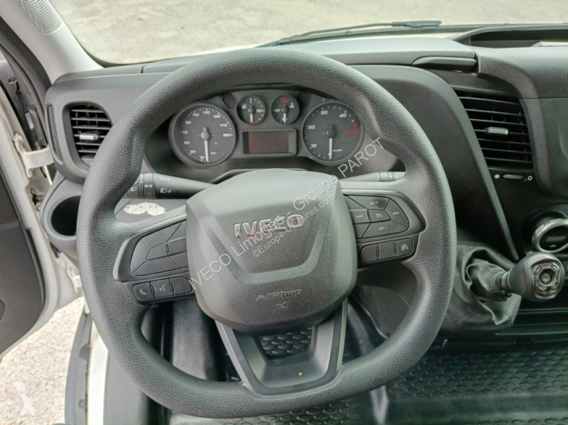 Véhicule utilitaire Iveco 35S14 SV V12