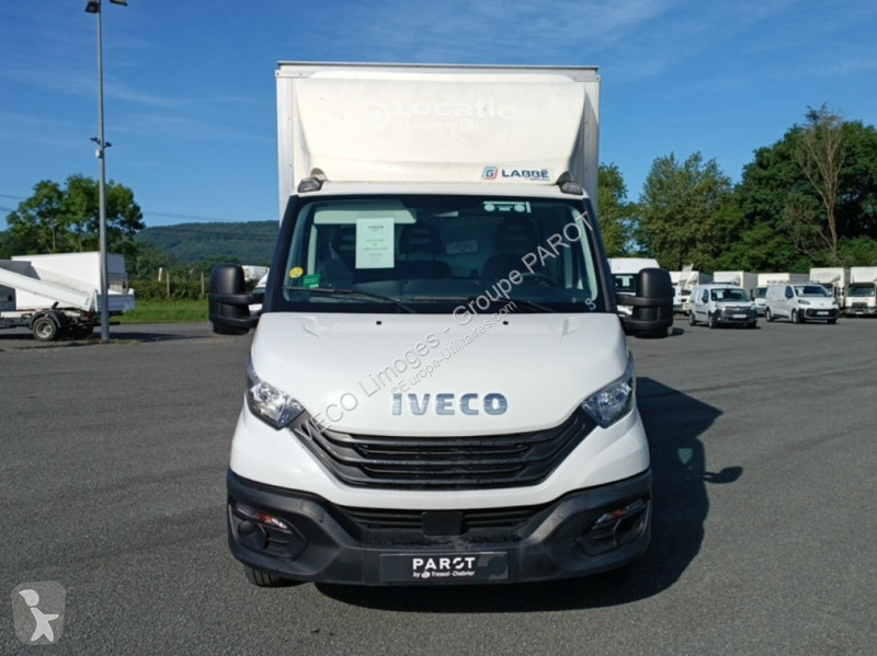 Véhicule utilitaire Iveco 35C16H empattement...