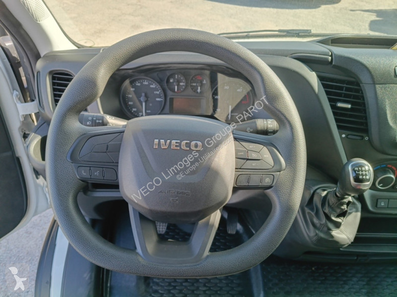 Véhicule utilitaire Iveco 35C16H empattement...