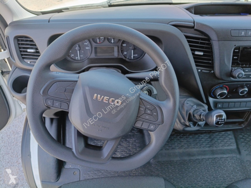 Véhicule utilitaire Iveco 35C16H empattement...