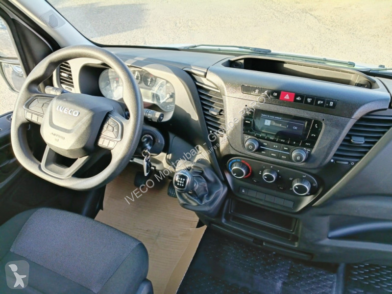 Véhicule utilitaire Iveco 35C16H empattement...