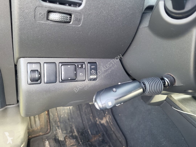 Véhicule utilitaire Nissan 171pk