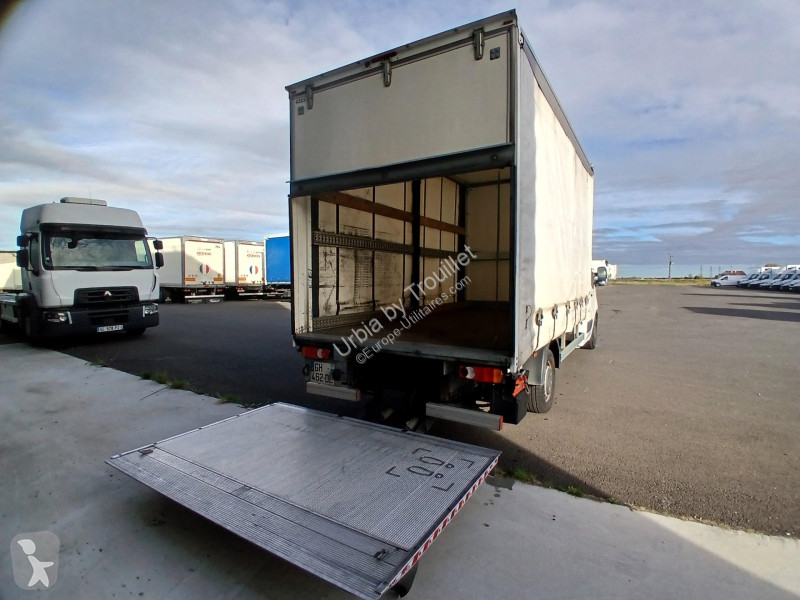 Véhicule utilitaire Renault 20M3 BACHE 145 CV...