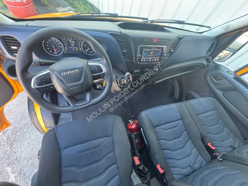 Iveco 35S16 van