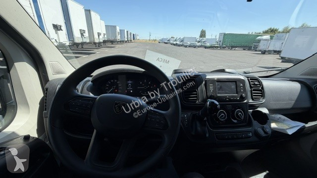 Peugeot 20M3 140 CV FOURGON HAYON 3.5 T van