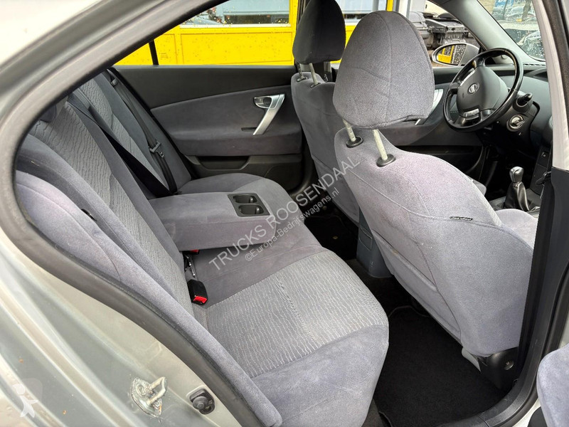 Užitkové vozidlo Nissan 1.8 L + MANUAL + AIR...