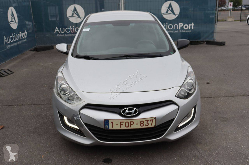 Hyundai i30 van