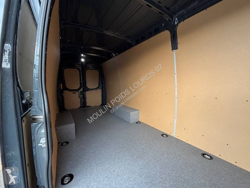 Iveco 35S21 van