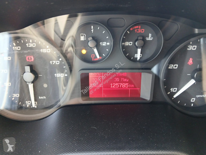 Furgoneta Iveco 35C16 20m3 con puertas traseras