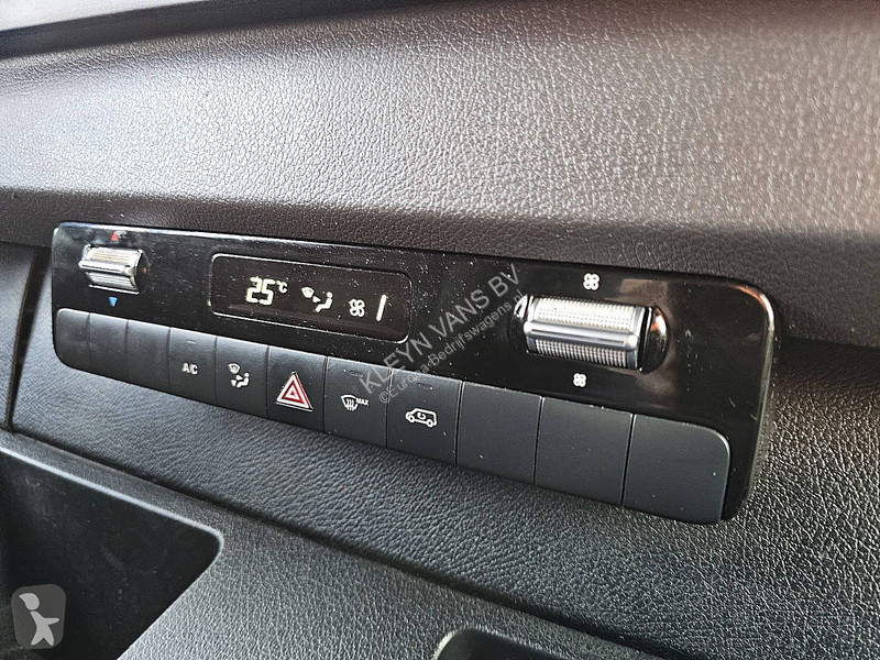 Mercedes 311 van