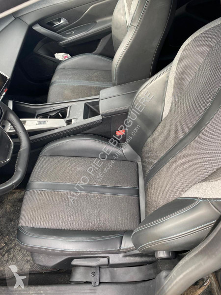Peugeot III 1.5 BlueHDi 130 Allure Pack  /...