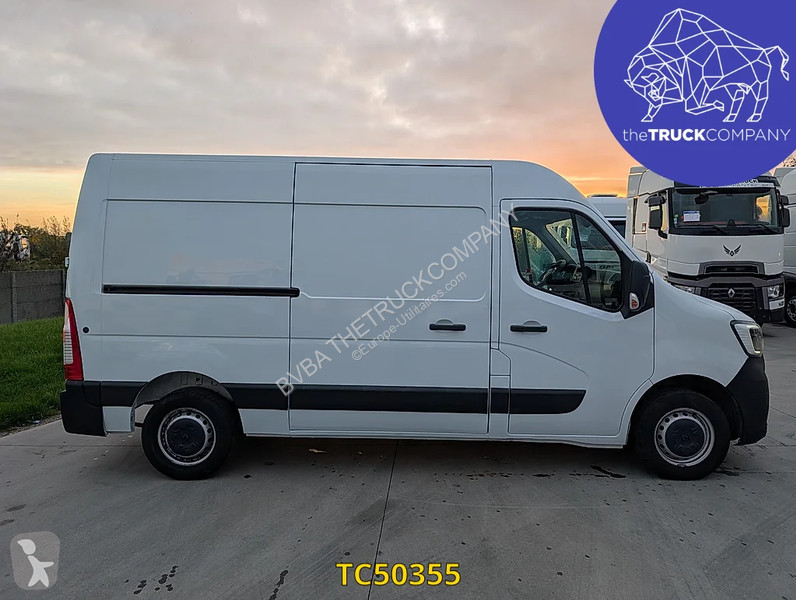 Renault 135 L2H2 van