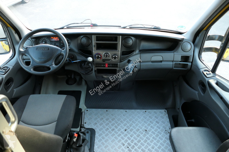 Véhicule utilitaire Iveco Daily 35 S11 C30C...
