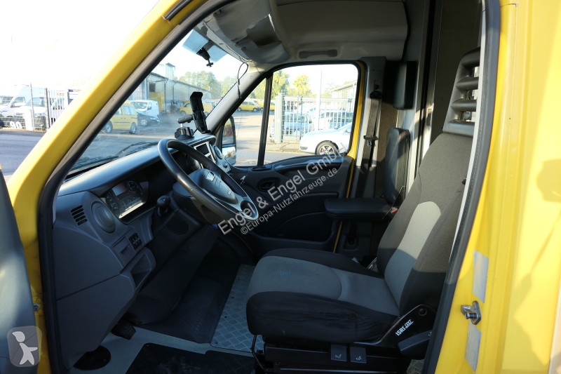 Véhicule utilitaire Iveco Daily 35 S11 C30C...