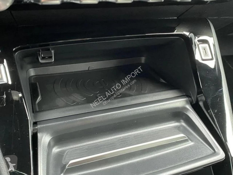 Véhicule utilitaire Peugeot 208 GT 1.2i Hybrid...
