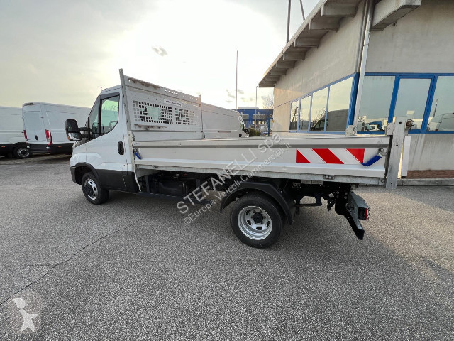 Véhicule utilitaire Iveco DAILY 35C14H p 3450...