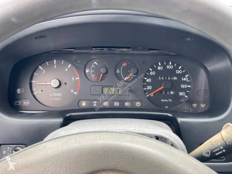 Véhicule utilitaire Nissan 2.5 DI